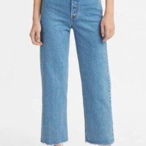 Levi's Women's Light Blue Cropped Jeans